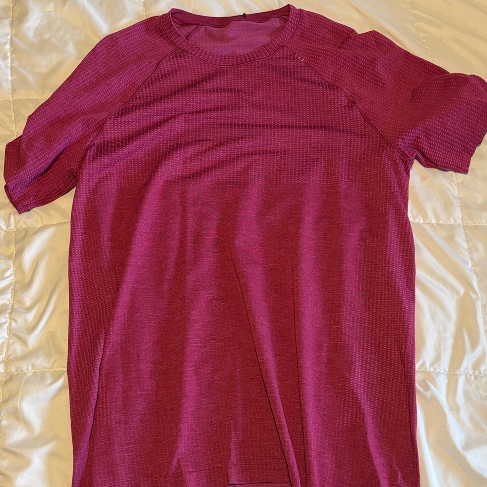 Men's purple Lululemon metal tech vent T size large
